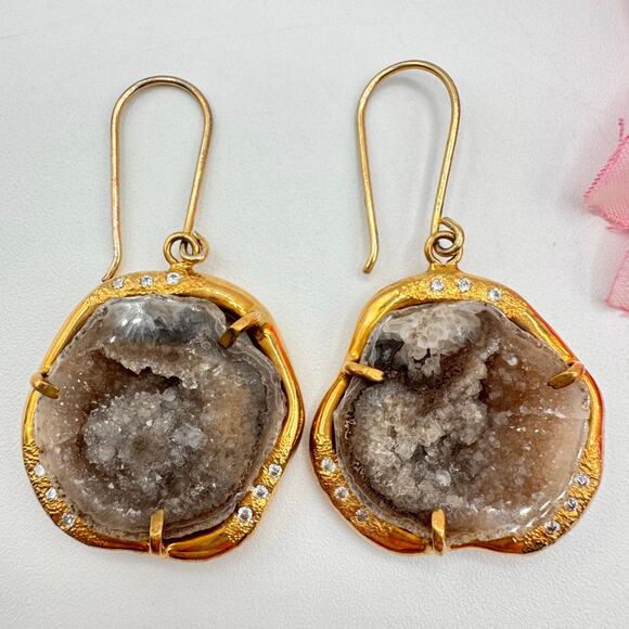 Gray Geode Druzy Slice Dangle Earrings Gold Tone Bezel Tiny Rhinestones Heavy - Picture 1 of 13